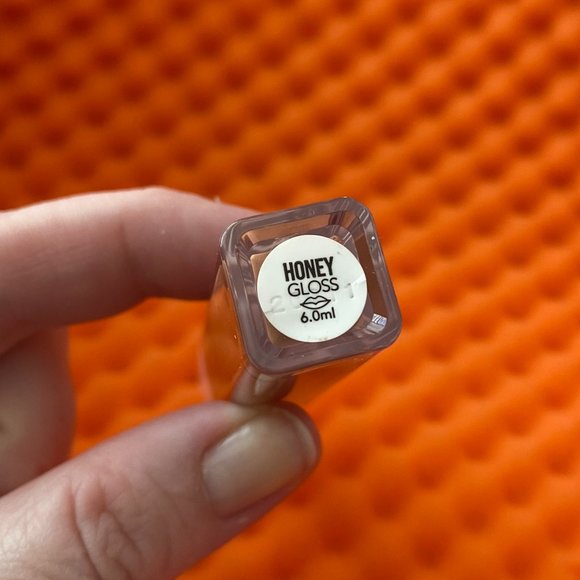 Persona Lip Gloss in Honey - Picture 8 of 8